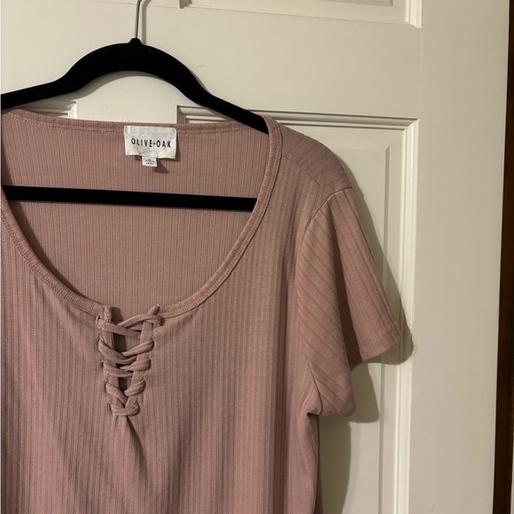 Cute like new, olive and Oak brand light mauve top w/accent in front, sz XL - Picture 4 of 5